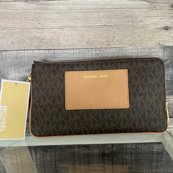❤️NWT!!!❤️ MICHAEL Kors Large double zip wristlet. - Picture 11 of 11